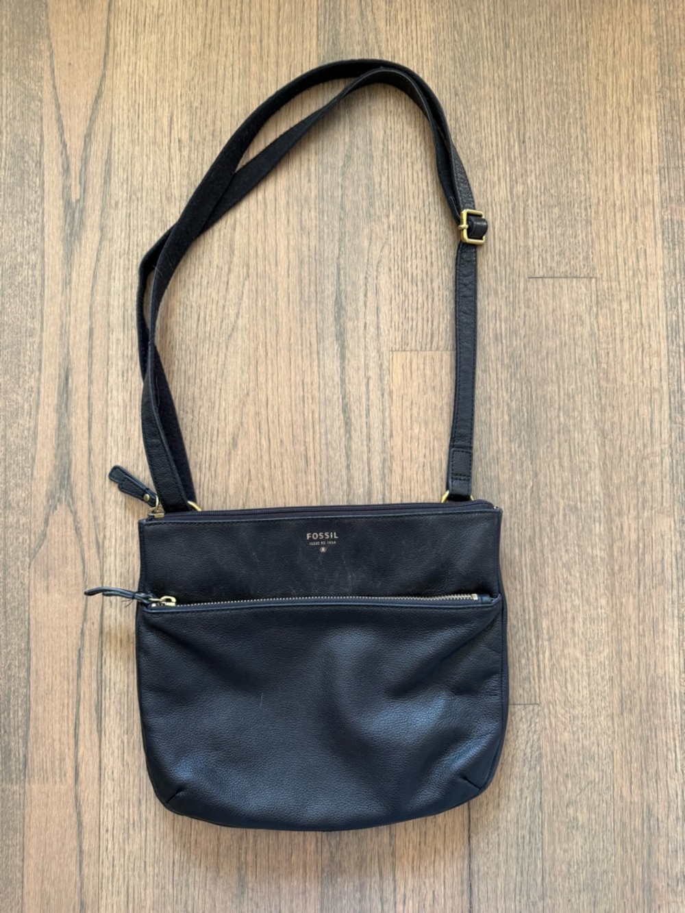 Fossil Black Pebbled Leather Crossbody Purse with Gold Hardware - Picture 1 of 9